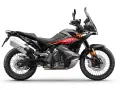 KTM 790 Adventure en gris oscuro con detalles naranjas y rojos. Opiniones sobre esta moto de aventura.