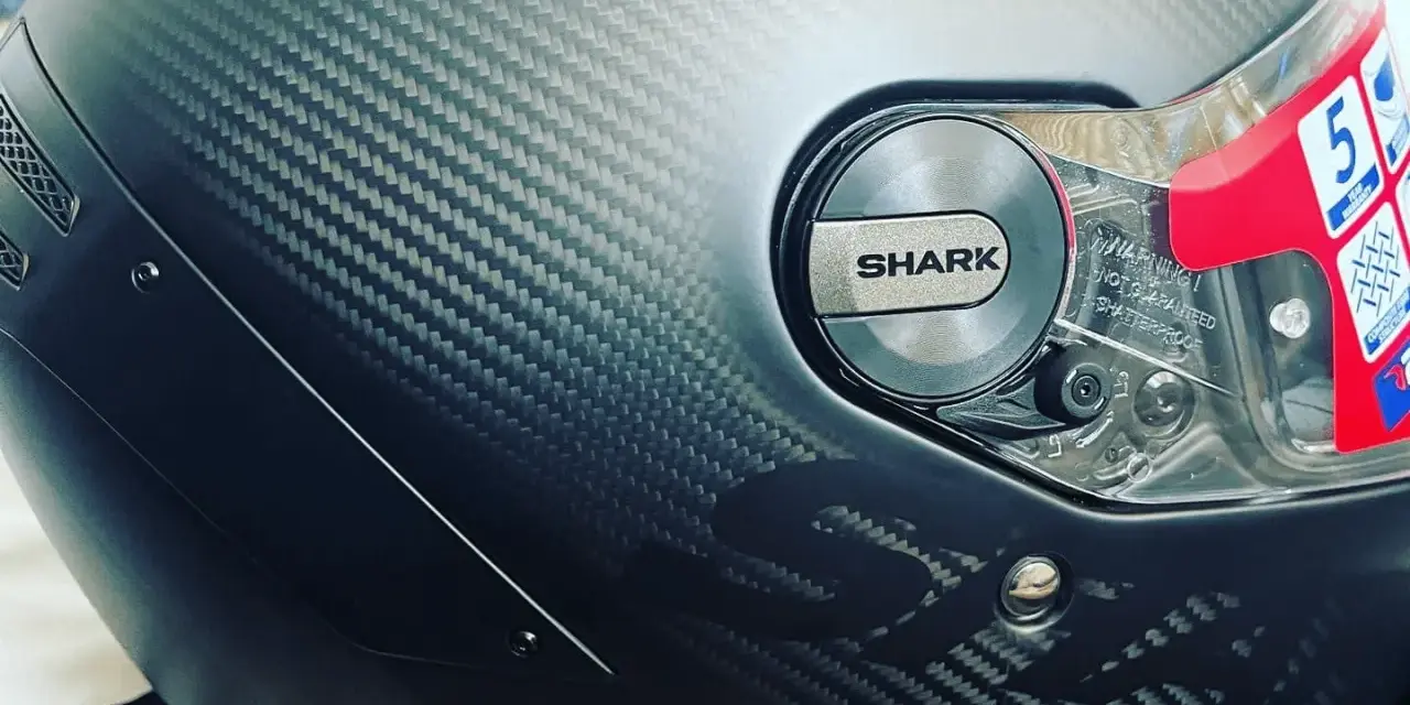 Casco Shark Spartan RS Carbon. Opiniones sobre su diseño y acabado en fibra de carbono.