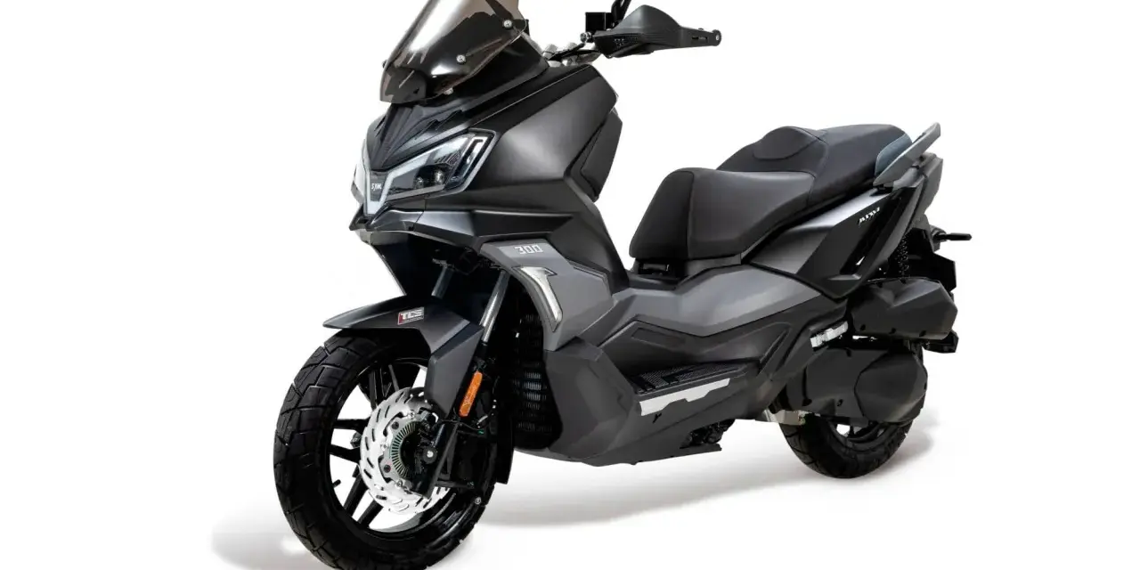 Scooter gris oscuro, ideal para tus desplazamientos urbanos. Diseñada para la ciudad, ofrece estilo y funcionalidad.