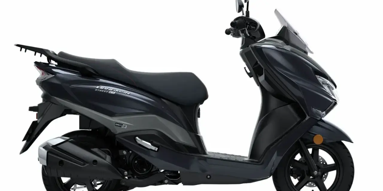 Scooter Burgman executive, color gris oscuro, con asiento negro y detalles rojos. Ideal para la ciudad.