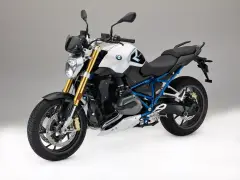 BMW R1200R: una moto deportiva con un diseño moderno y agresivo. Conoce su ficha técnica y prepárate para la aventura.