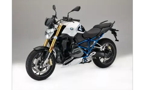 BMW R1200R: una moto deportiva con un diseño moderno y agresivo. Conoce su ficha técnica y prepárate para la aventura.