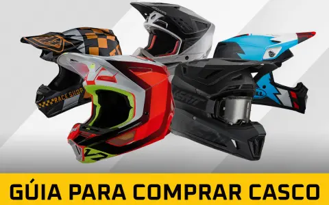 Varios cascos de moto de alta gama, incluyendo un casco moto caro negro con detalles de carbono, listos para la aventura.