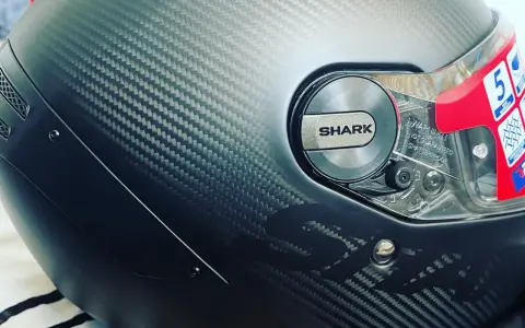 Casco Shark Spartan RS Carbon. Opiniones sobre su diseño y acabado en fibra de carbono.