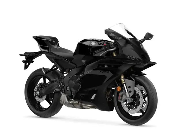 La elegante Yamaha R9 A2 negra, lista para la velocidad y la aventura en la carretera.