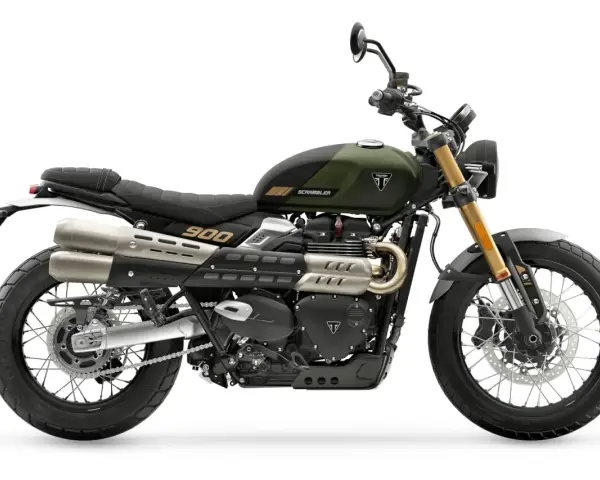 La Triumph Scrambler 900, lista para la aventura. Su diseño robusto y el motor de 900cc prometen un triunfo en cada camino.