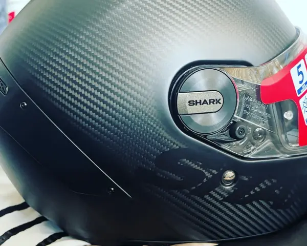 Casco Shark Spartan RS Carbon. Opiniones sobre su diseño y acabado en fibra de carbono.