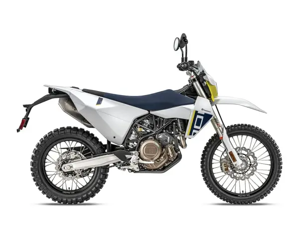 Motocicleta blanca y azul lista para la aventura, una verdadera máquina enduro pro con llantas todoterreno.