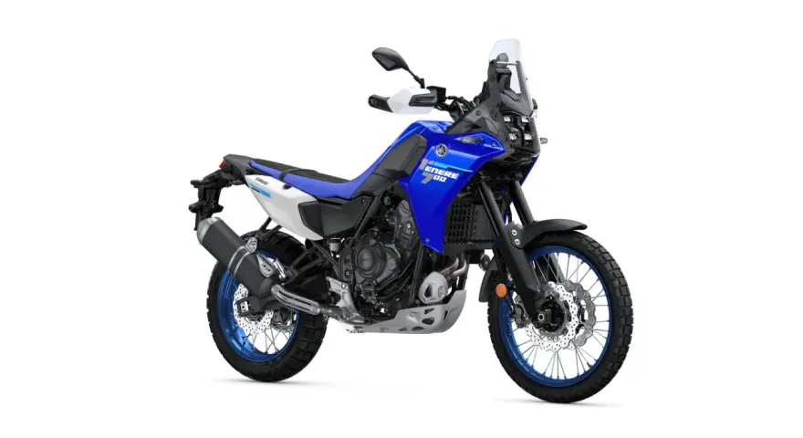 Yamaha Ténéré 700, una moto trail A2 lista para la aventura. Azul y blanca, con llantas de radios y pantalla alta.