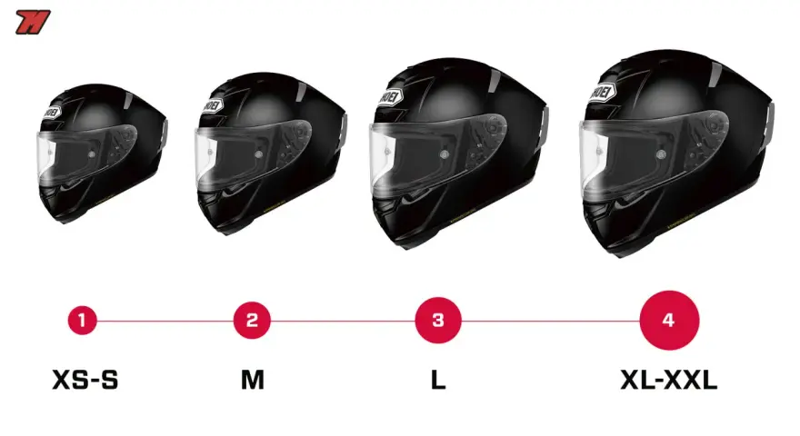 Cuatro cascos de moto negros de diferentes tamaños, etiquetados de XS-S a XL-XXL.