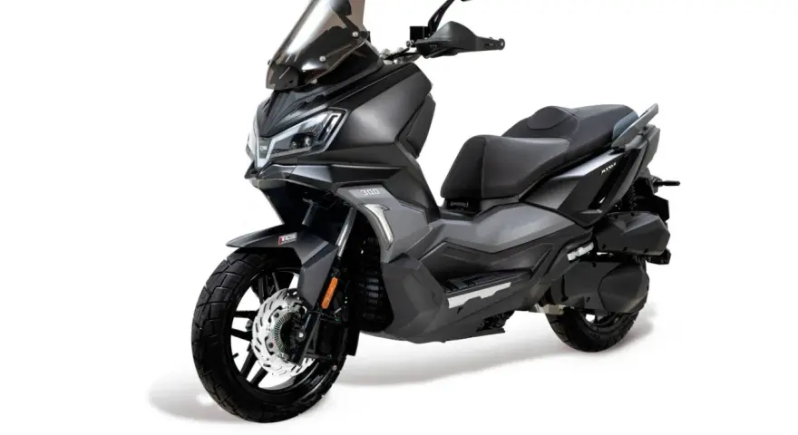 Scooter gris oscuro, ideal para tus desplazamientos urbanos. Diseñada para la ciudad, ofrece estilo y funcionalidad.
