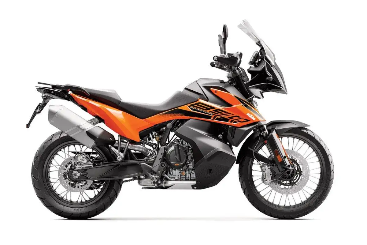 KTM 890 Adventure R, una de las motos trail media cilindrada m&aacute;s capaces, lista para la aventura.