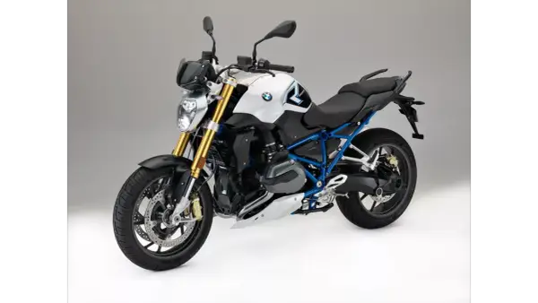 BMW R1200R: una moto deportiva con un diseño moderno y agresivo. Conoce su ficha técnica y prepárate para la aventura.